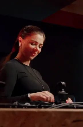 LAURA VAN DAM dieulois