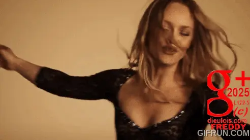 LOVELY VANESSA PARADIS