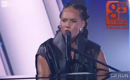 NYC Alicia keys dieulois